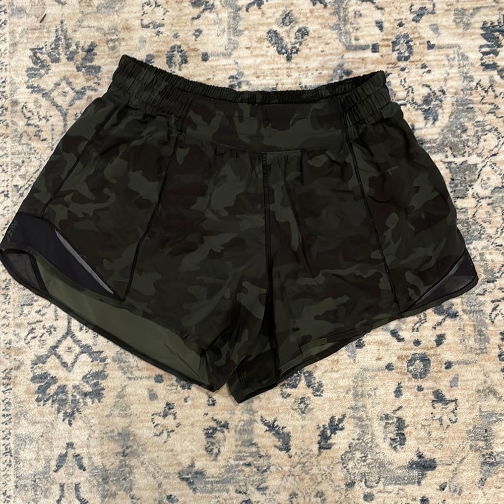 Lululemon hotty hot green camp size 10 long-4”
